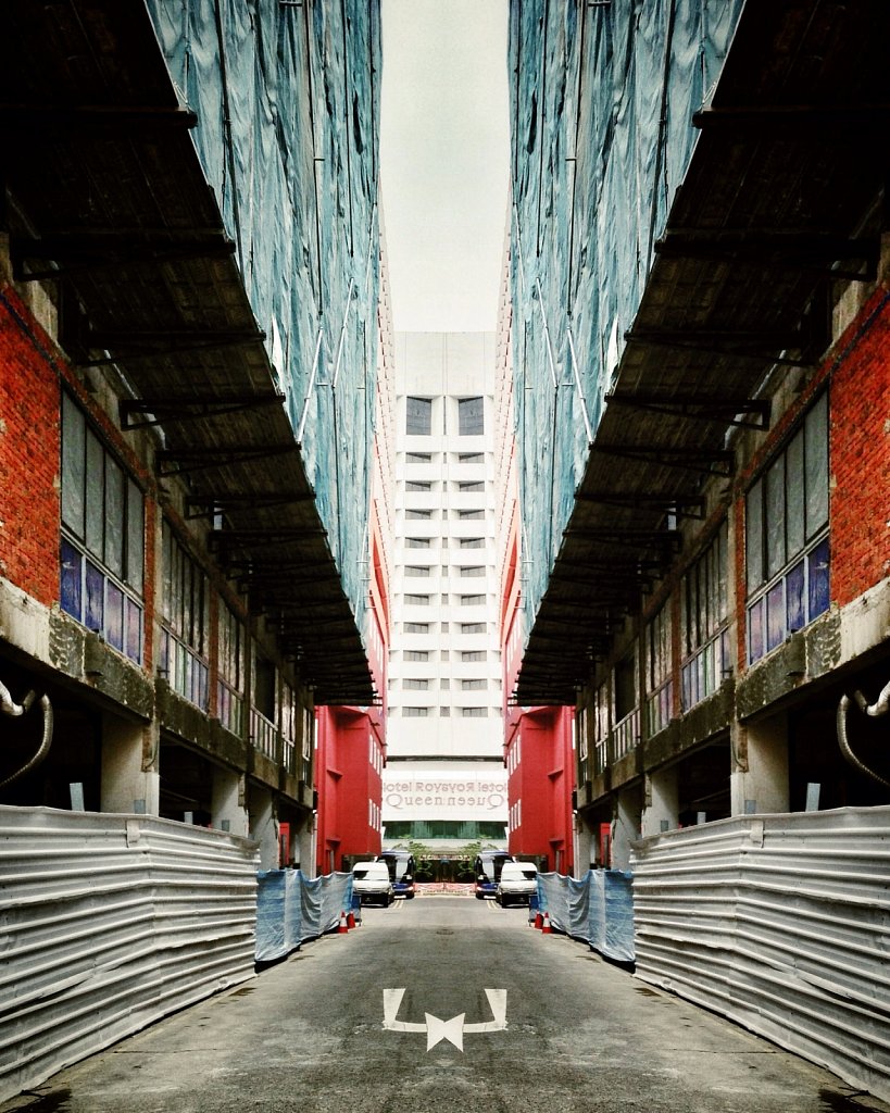 Mirror-Alley-II.jpg